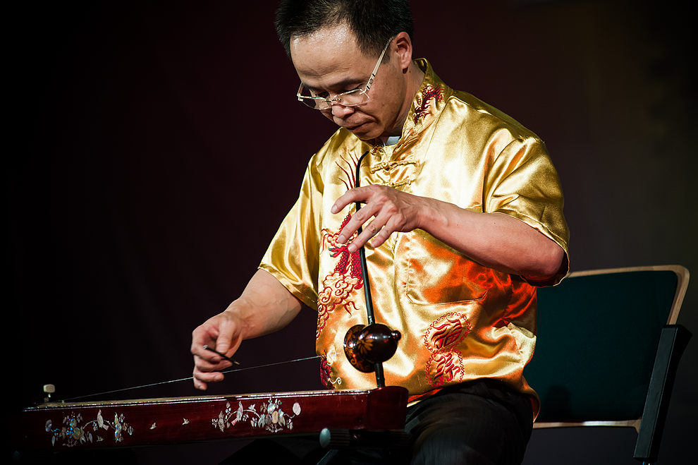 Wietnamski instrument Đàn bầu (Dzień Kultury Wietnamu)